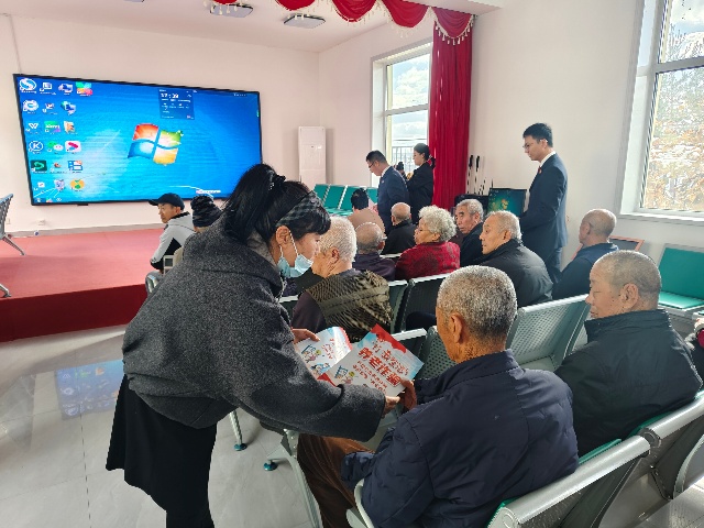 社區(qū)動態(tài) 法治暖陽照進(jìn)千家萬戶——法律咨詢活動助力居民權(quán)益保障